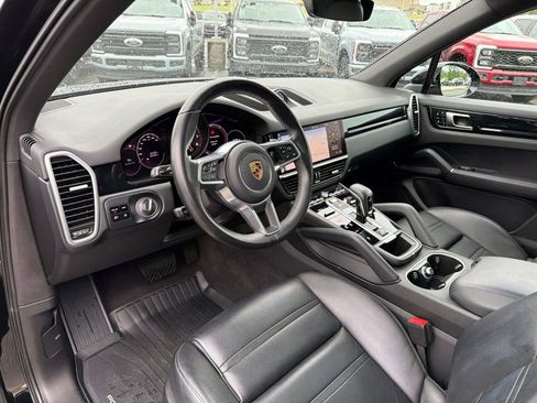 Used 2021 Porsche Cayenne AWD/4WD image 12