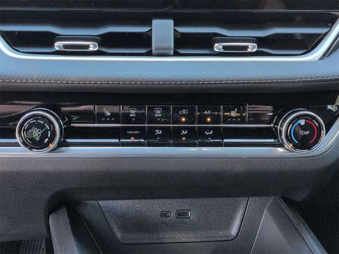 New 2026 Chevrolet Equinox LT w/ Safety and Technology Package FWD image 18