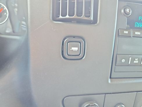 Used 2015 Chevrolet Express 2500 RWD image 28
