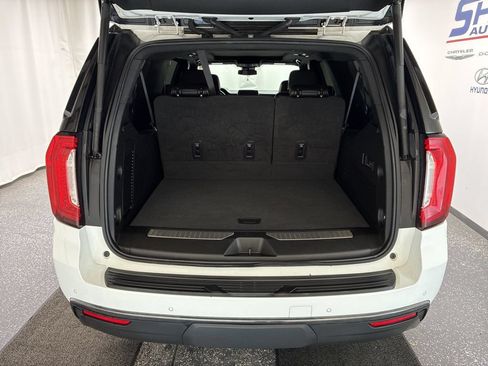 Used 2023 GMC Yukon XL AT4 w/ AT4 Premium Package AWD/4WD image 6