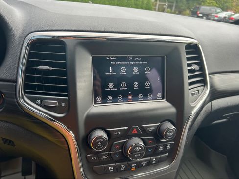 Used 2021 Jeep Grand Cherokee Laredo image 18