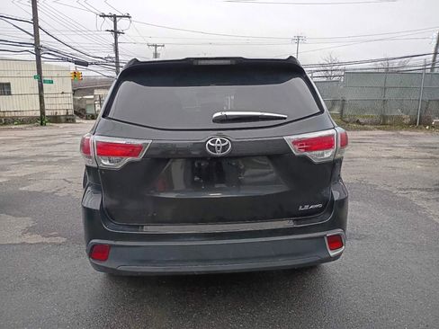 Used 2015 Toyota Highlander LE image 4