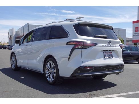 Certified 2024 Toyota Sienna Platinum FWD image 6