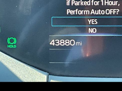 Used 2024 Toyota Prius LE FWD image 17