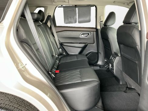 Used 2021 Nissan Rogue Platinum image 14