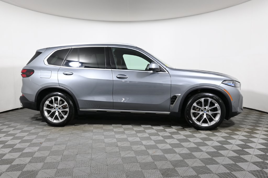 Certified 2024 BMW X5 xDrive40i w/ Premium Package AWD/4WD image 8