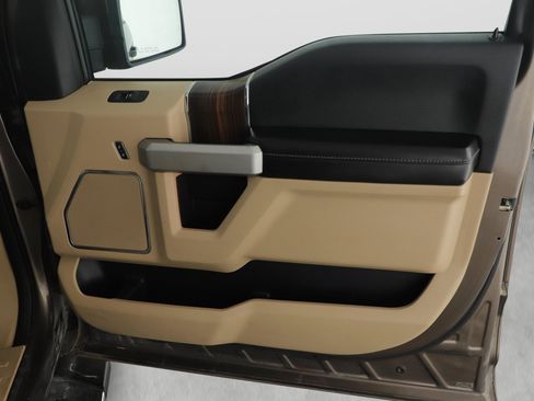 Used 2015 Ford F150 Lariat w/ Equipment Group 501A Mid AWD/4WD image 17