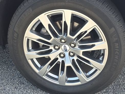 Used 2025 Ford Explorer Platinum RWD image 10