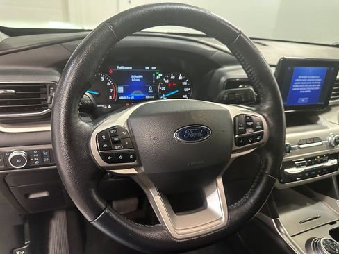 Used 2022 Ford Explorer XLT image 63