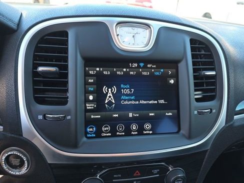 Used 2021 Chrysler 300 Touring w/ Chrome Appearance Package image 4