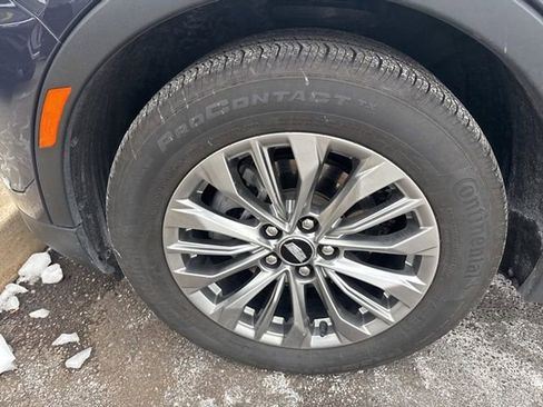 Certified 2024 Cadillac XT4 Premium Luxury w/ Cold Weather Package image 9