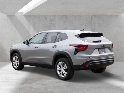 Used 2024 Chevrolet Trax LS image 4