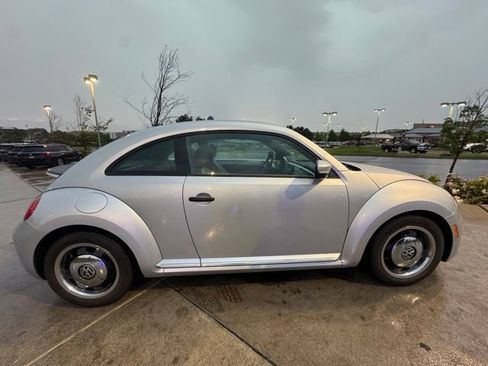 Used 2015 Volkswagen Beetle 1.8T Classic FWD image 10