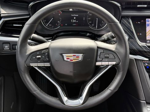 Used 2025 Cadillac XT6 Premium Luxury image 15