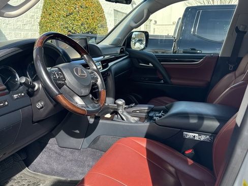 Used 2018 Lexus LX 570 4WD image 5