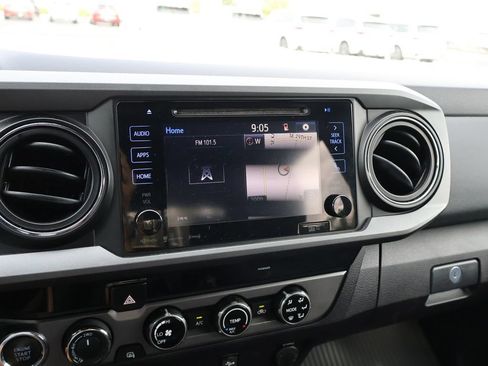 Used 2017 Toyota Tacoma TRD Sport w/ Tow Package AWD/4WD image 25