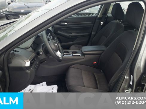 Used 2025 Nissan Altima 2.5 SV image 15