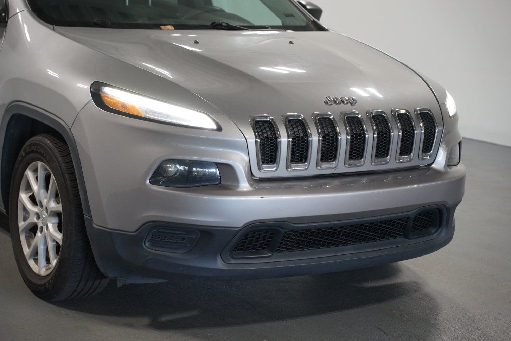 Used 2016 Jeep Cherokee Sport FWD image 4