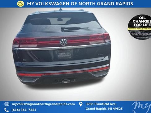 Used 2023 Volkswagen Atlas Cross Sport SEL R-Line AWD/4WD image 6