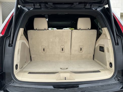 Used 2024 Cadillac Escalade Premium Luxury image 29