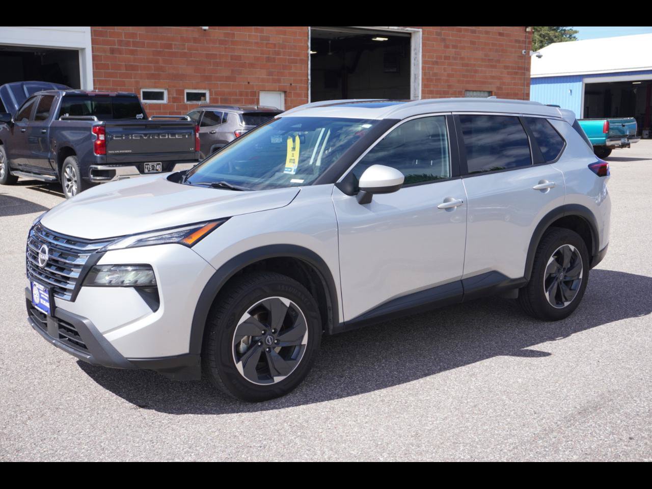 Used 2024 Nissan Rogue SV w/ SV Premium Package AWD/4WD image 1