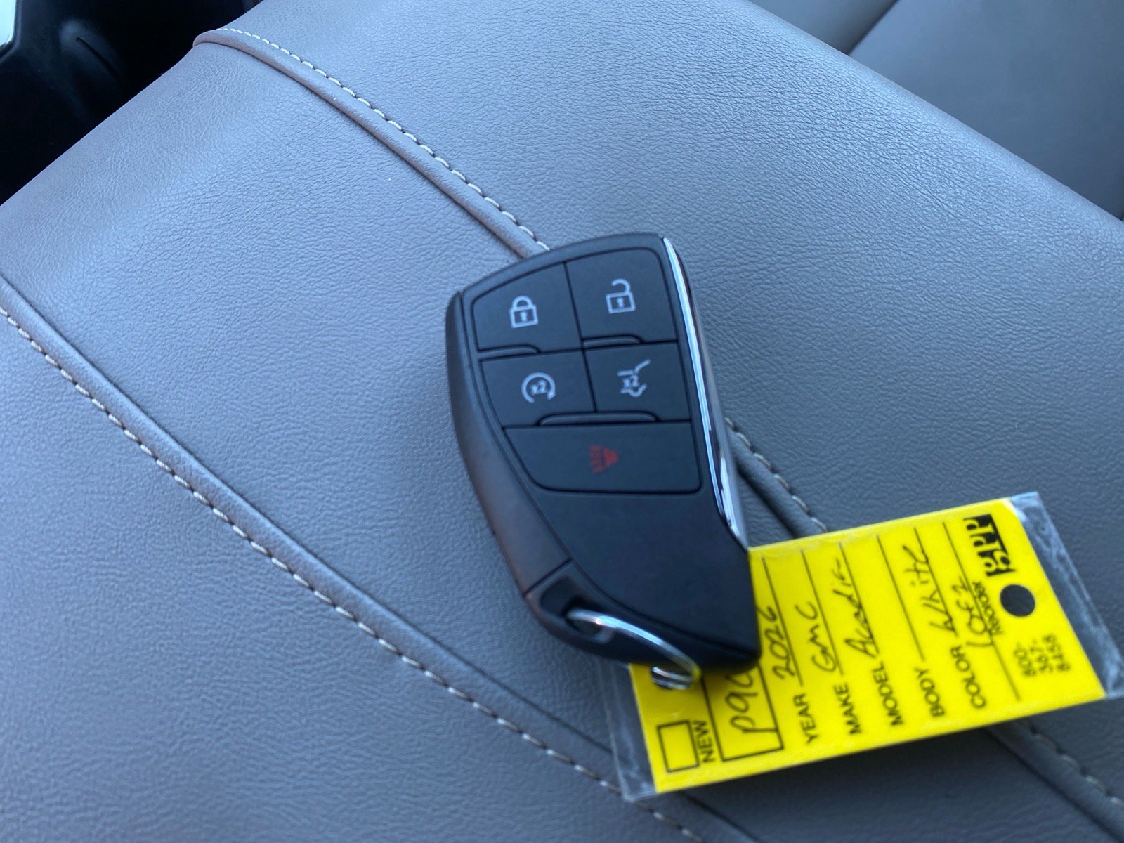 Used 2026 GMC Acadia Elevation w/ Elevation Premium Package FWD image 8