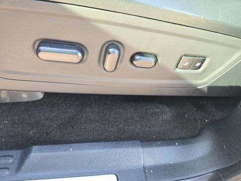 Used 2016 Lincoln Navigator L Reserve RWD image 21