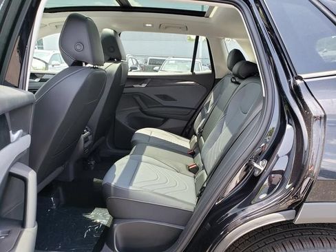 New 2026 Volkswagen Tiguan SE AWD/4WD image 8
