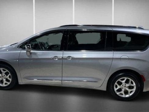 Used 2020 Chrysler Pacifica Limited image 7