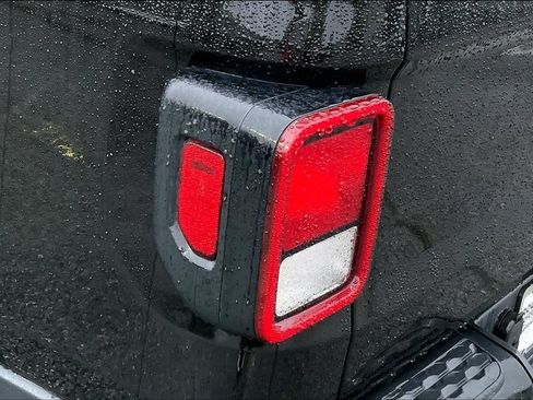 Used 2023 Jeep Gladiator Rubicon w/ Cold Weather Group AWD/4WD image 27