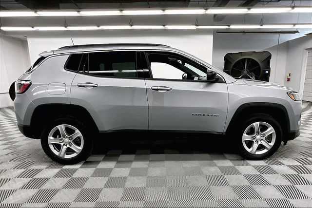 Used 2024 Jeep Compass Latitude AWD/4WD image 15