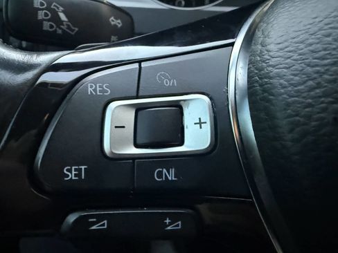 Used 2017 Volkswagen Golf S image 25