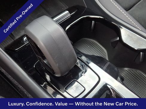 Certified 2023 Volvo XC40 B5 Plus AWD/4WD image 16