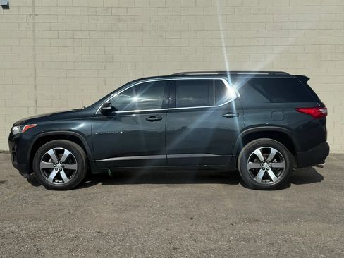 Used 2021 Chevrolet Traverse LT w/ LT Premium Package AWD/4WD image 3
