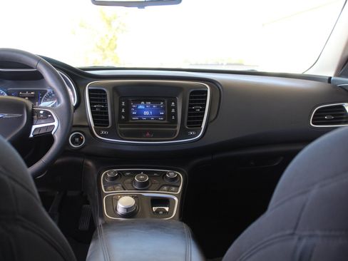 Used 2015 Chrysler 200 Limited FWD image 13