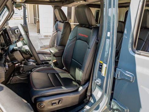 Used 2025 Jeep Wrangler Unlimited Rubicon image 29