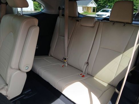 Used 2022 Toyota Highlander XLE FWD image 12