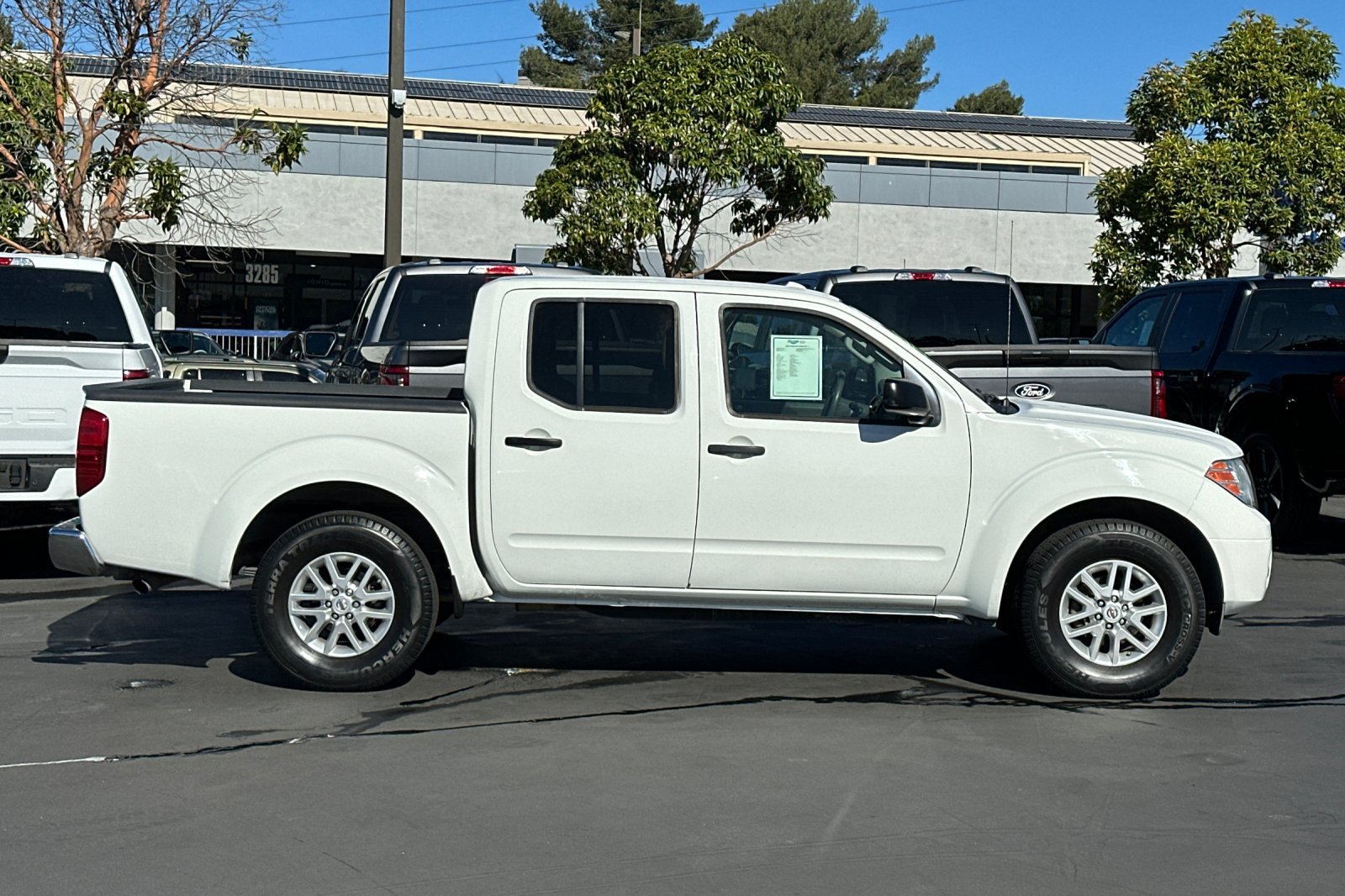 Used 2014 Nissan Frontier SV RWD image 3