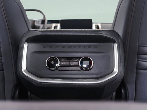 Used 2025 Ford Expedition Active image 34