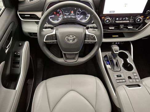 Certified 2023 Toyota Highlander XLE image 21