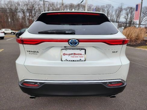 Used 2024 Toyota Venza XLE image 6