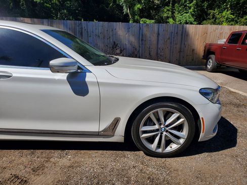 Used 2019 BMW 750i w/ Executive Package RWD image 8