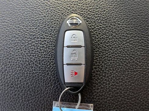 Used 2018 Nissan Titan SV w/ SV Convenience Package image 31