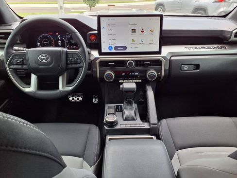 Used 2025 Toyota Tacoma TRD Sport AWD/4WD image 18