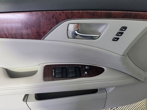Used 2011 Toyota Avalon Limited FWD image 32