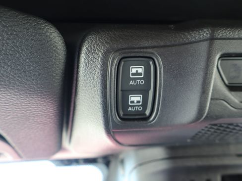 Used 2025 Jeep Wrangler Unlimited Sahara w/ Safety Group AWD/4WD image 24