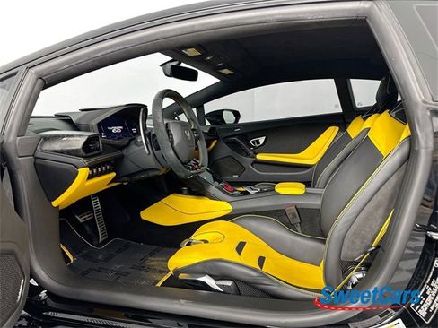 Used 2021 Lamborghini Huracan EVO image 9