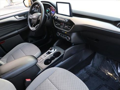 Used 2021 Ford Escape SE w/ SE Sport Appearance Package image 14