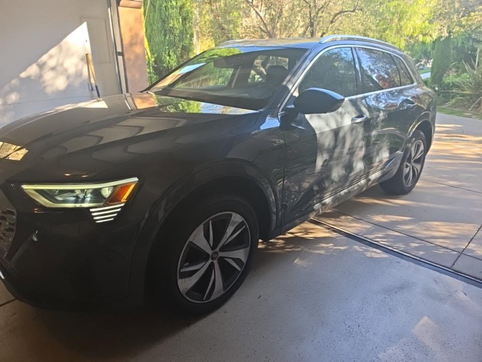 Used 2024 Audi Q8 e-tron Premium Plus w/ Premium Plus Package AWD/4WD image 3