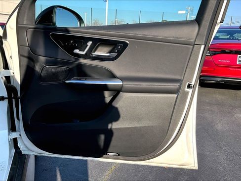 Used 2025 Mercedes-Benz GLC 300 4MATIC image 26